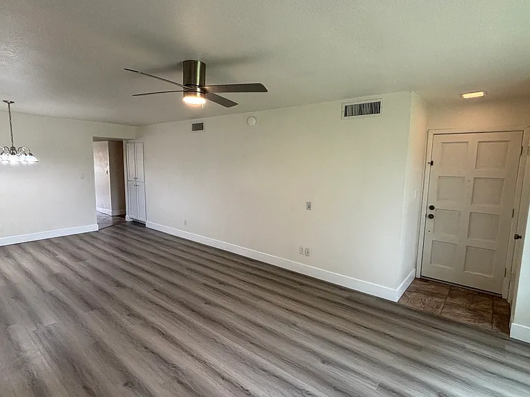7206 N Via De Paesia — Photo 3