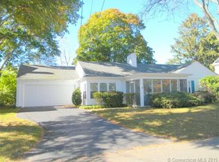 32 Waterbury Ave, Madison, CT 06443