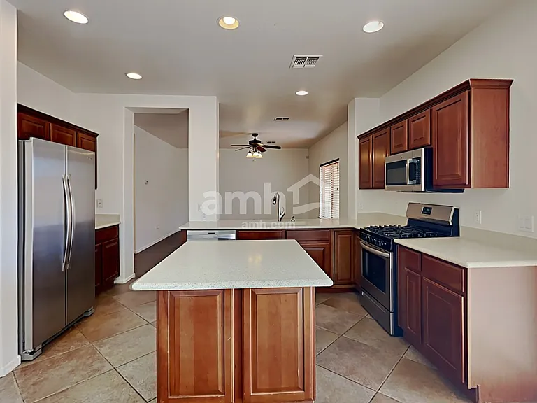 16600 N 176th Ln — Photo 4