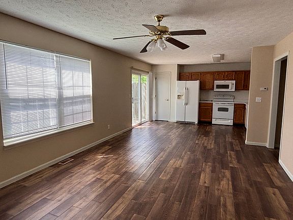 3rd image of 2810 Horizon Dr #2