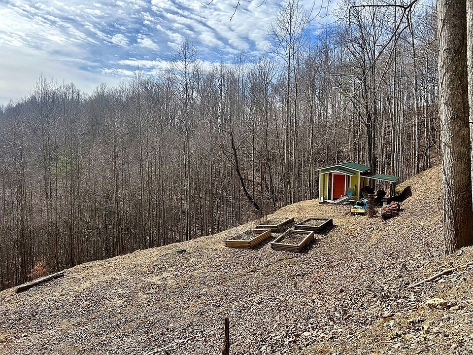 2nd image of 8 Pigeon Creek Rd