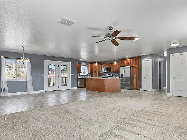 573 W Archer Plz — Photo 11
