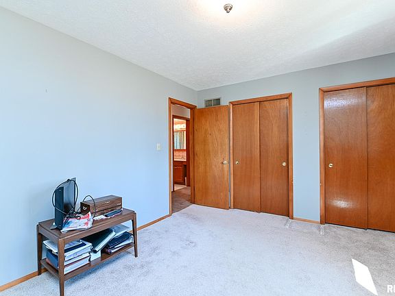 4th image of 2617 W Greenbrier Ln