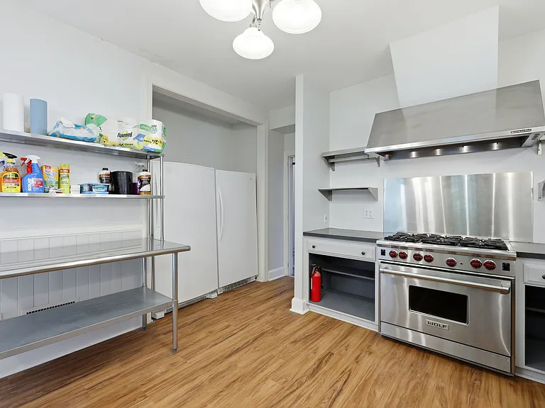 1110 Washington St — Photo 13