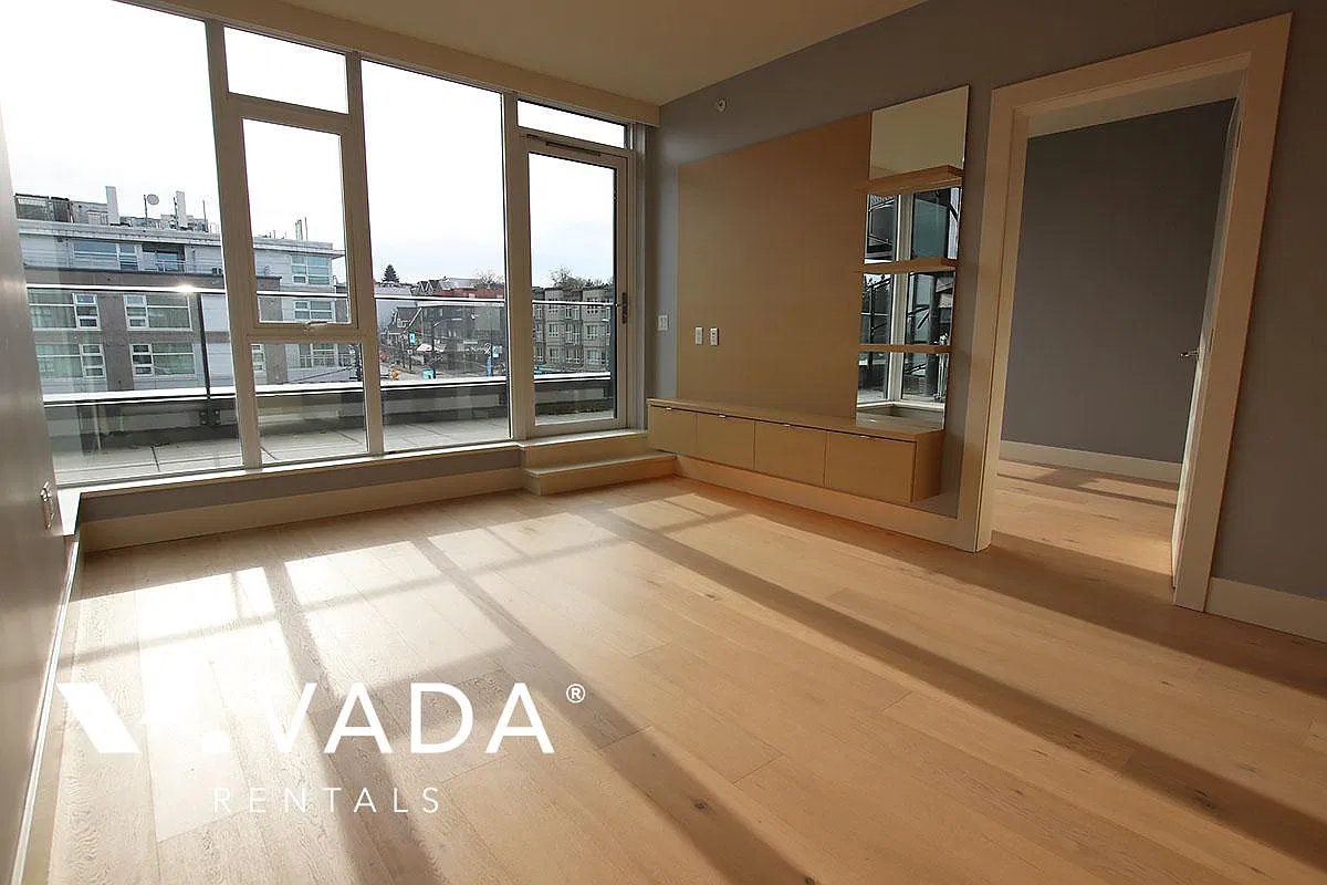 3639 West 16th Avenue Vancouver — Photo 2