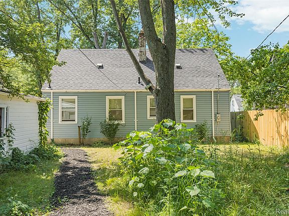 3rd image of 17624 Winston St
