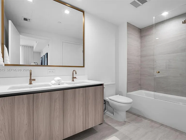 77 SE 5th St #2405 — Photo 17