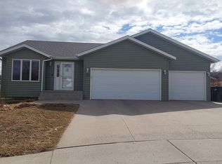 2030 Pacific Pl, Bismarck, ND 58501