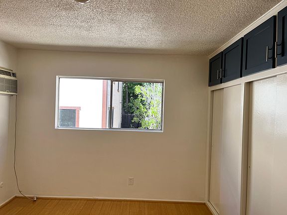 3rd image of 292 N Chester Ave #2
