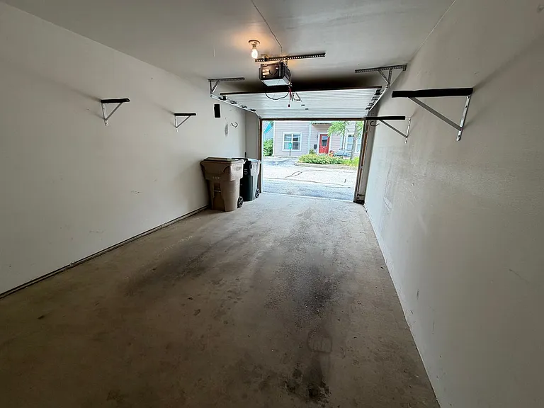 635 E Dayton St — Photo 14