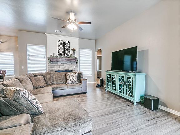 4th image of 8905 Stacy Lynn Ln