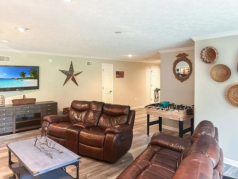 1105 Ontario Ct — Photo 25