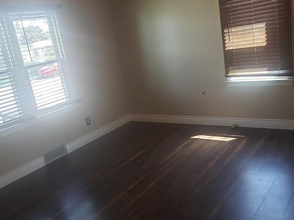 2nd image of 1101 Parkway Dr