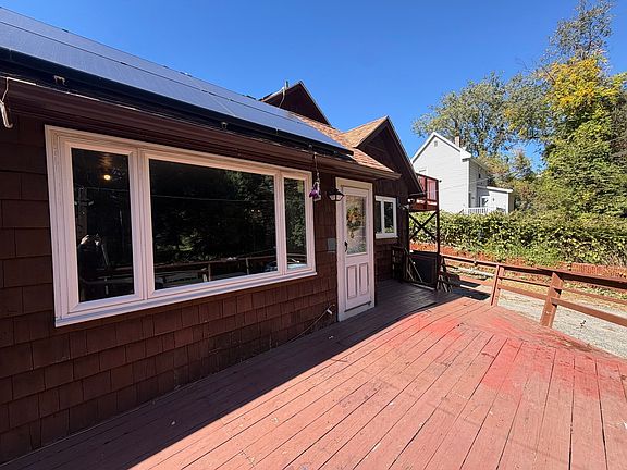 4th image of 165 Chapman St