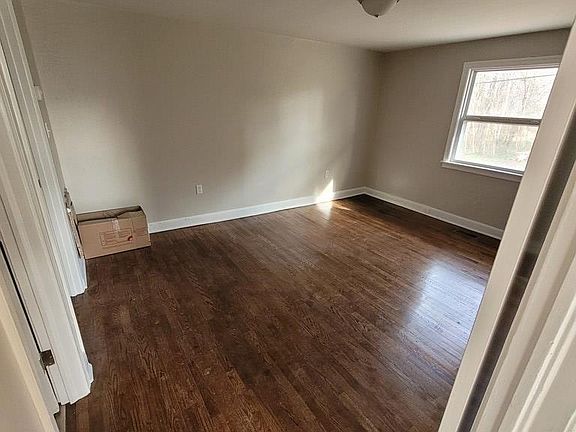 4th image of 1332 Hillcrest Ave