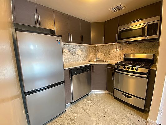 5th image of 10 Jones St APT 4A