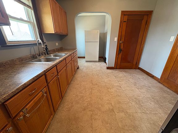 5th image of 3090 W 110th St #Up