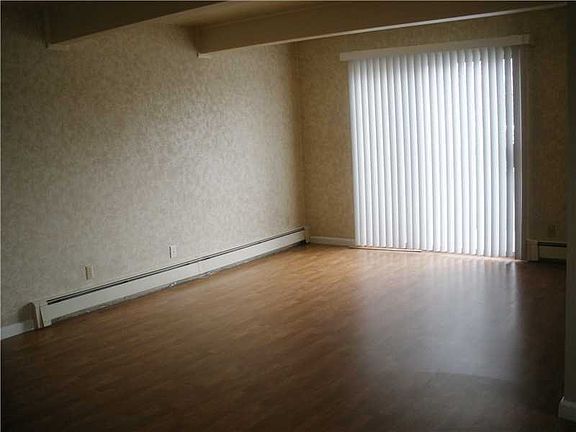 3rd image of 1201 18th St W APT 4
