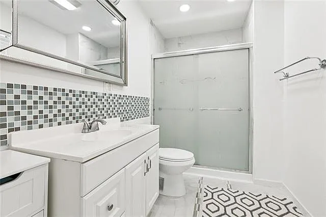 1015 Roselawn St — Photo 15