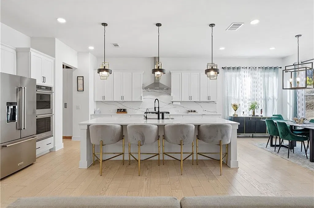 5 bed, 5.5 bath, 4045 sqft, $6,000 — Photo 2
