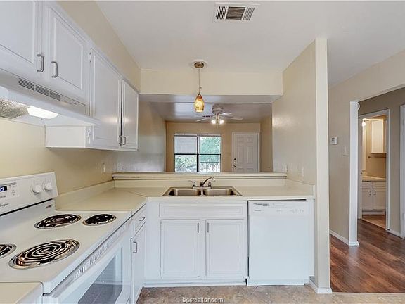 5th image of 305 Manuel Dr APT A