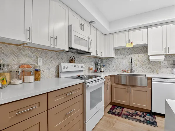 3050 Presidential Way #106, West Palm Beach, FL 33401