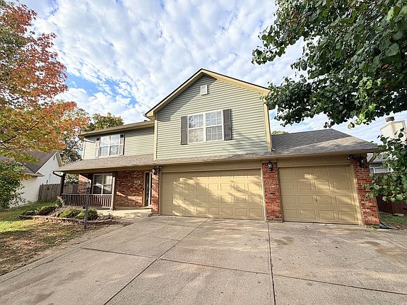2nd image of 5456 Twin Bridge Cir