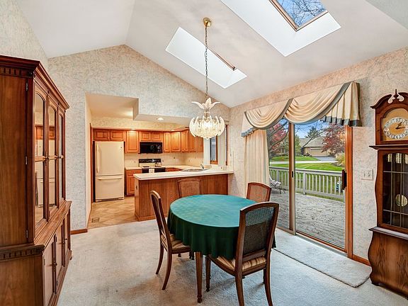 5th image of 10243 Braeburn Ct