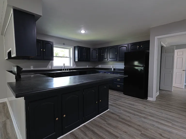 302 Clayton St #1 — Photo 6