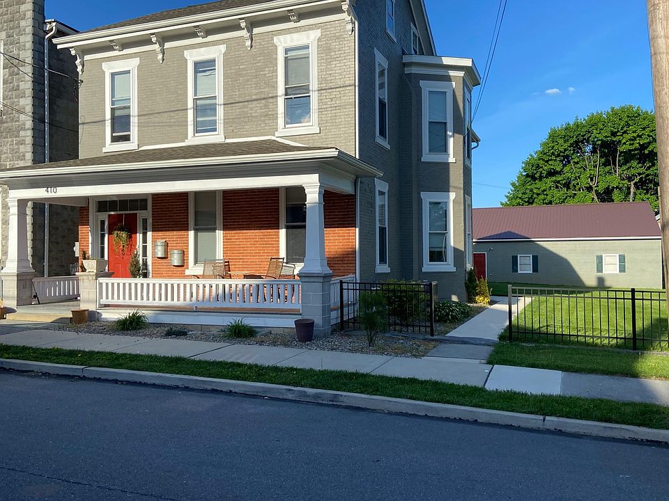 Entrance showing shared backyard