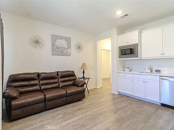 5th image of 11811 Andrews Pl #1
