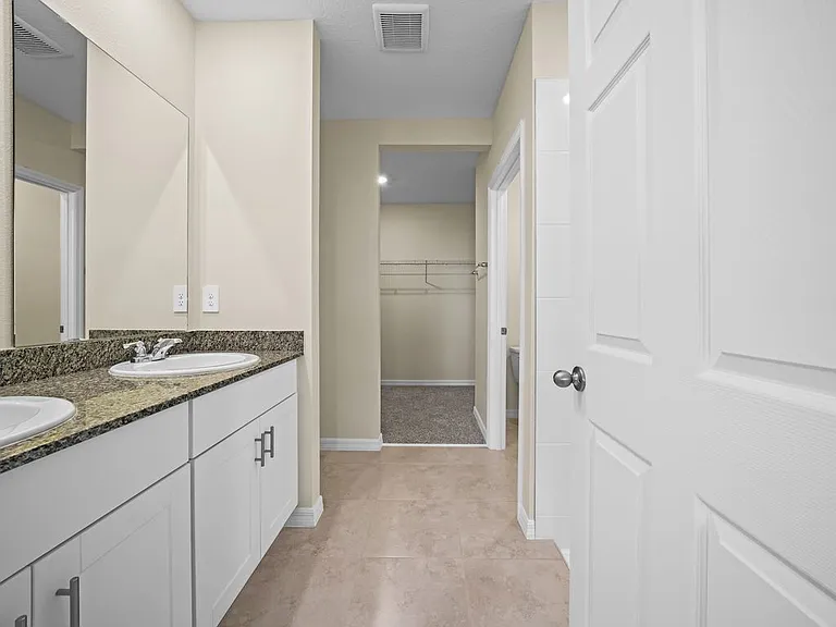 520 Kennedy Dr — Photo 9