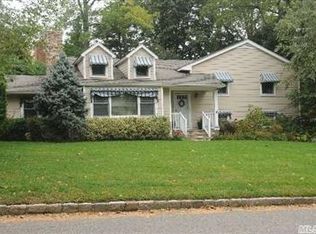 11 Ridge Dr, Port Washington, NY 11050