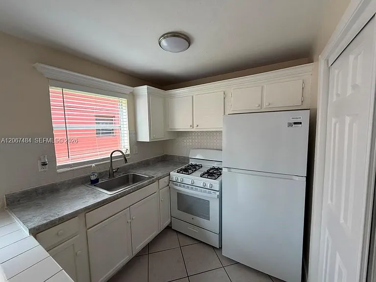 2201 NW 64th Ave #5 — Photo 3