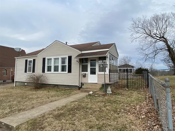 405 Park Dr, Fredericktown, MO 63645