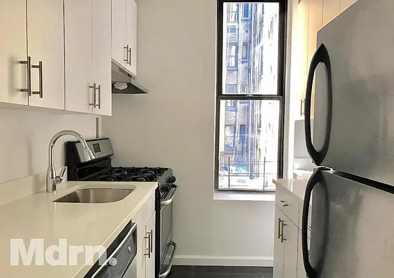 Rented by Mdrn Residential | media 3