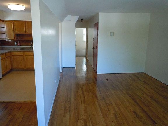 5th image of 2544 Parsons Blvd #3