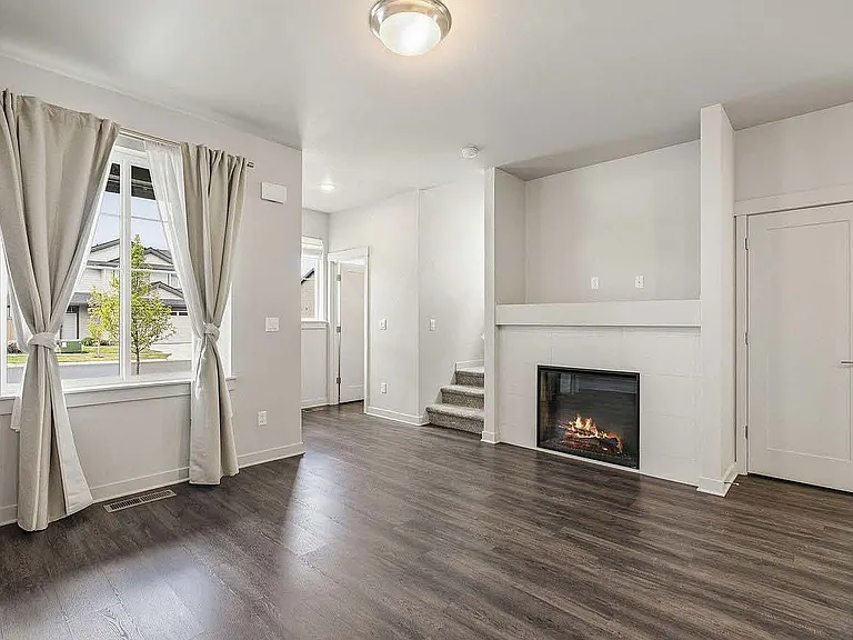 2366 NE Victor Pl — Photo 13