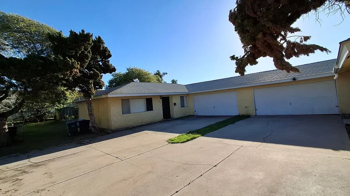 3 bed, 2.0 bath, 1230 sqft, $3,400 — Photo 1