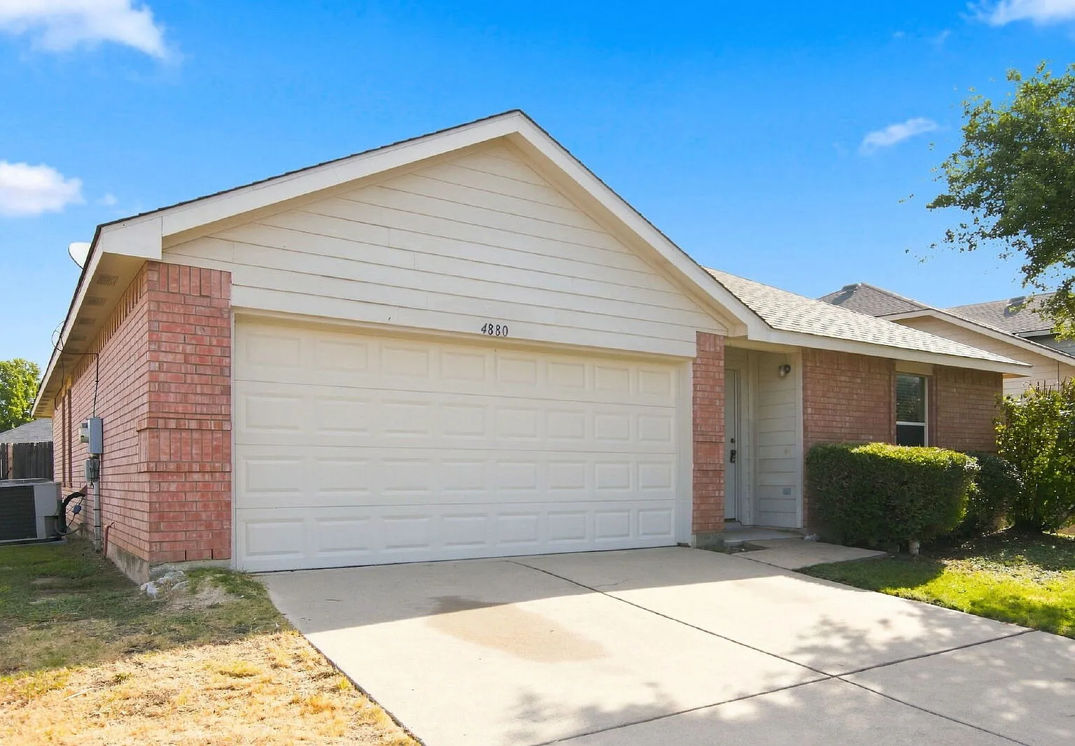 4 bed, 2.0 bath, 1983 sqft, $1,895 — Photo 2