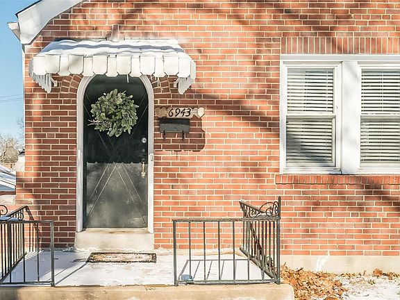 3rd image of 6943 Lansdowne Ave