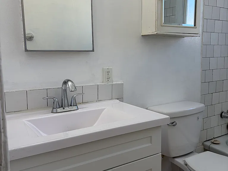 7004 1/2 Hazeltine Ave #4 — Photo 18