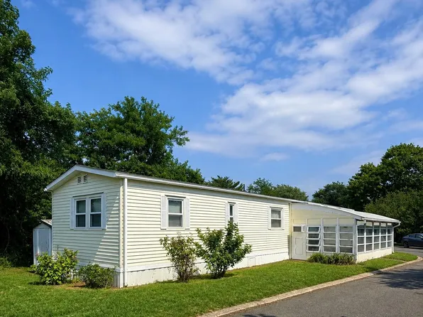 31 Westwood Dr W, Cape May, NJ 08204
