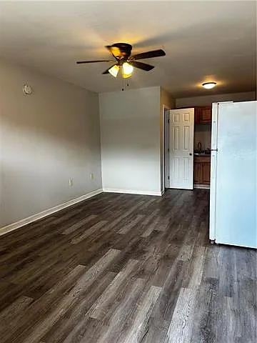 Studio, 1.0 bath, 300 sqft, $700 — Photo 3