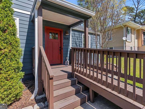 3rd image of 2035 Beecher Rd SW