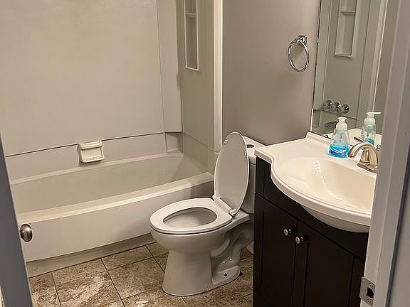 3rd image of 476 Fullers Cir