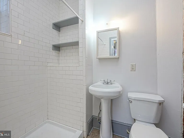 1525 Tasker St #1R — Photo 7