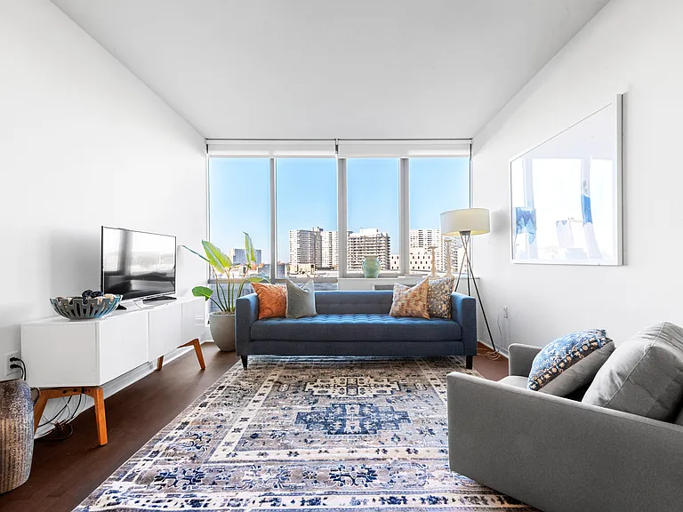 2032 1/2 Hudson St #527 — Photo 9