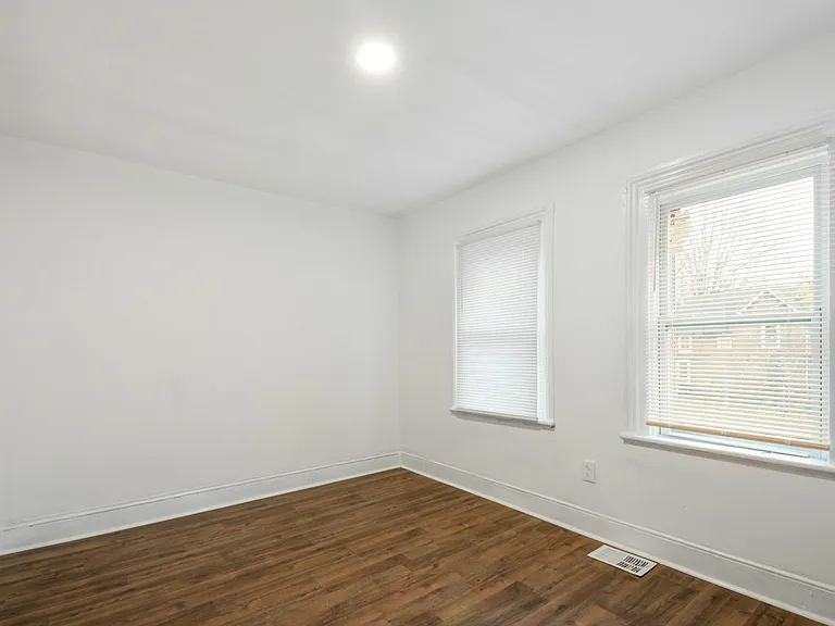 1361 E 45th St #D — Photo 11
