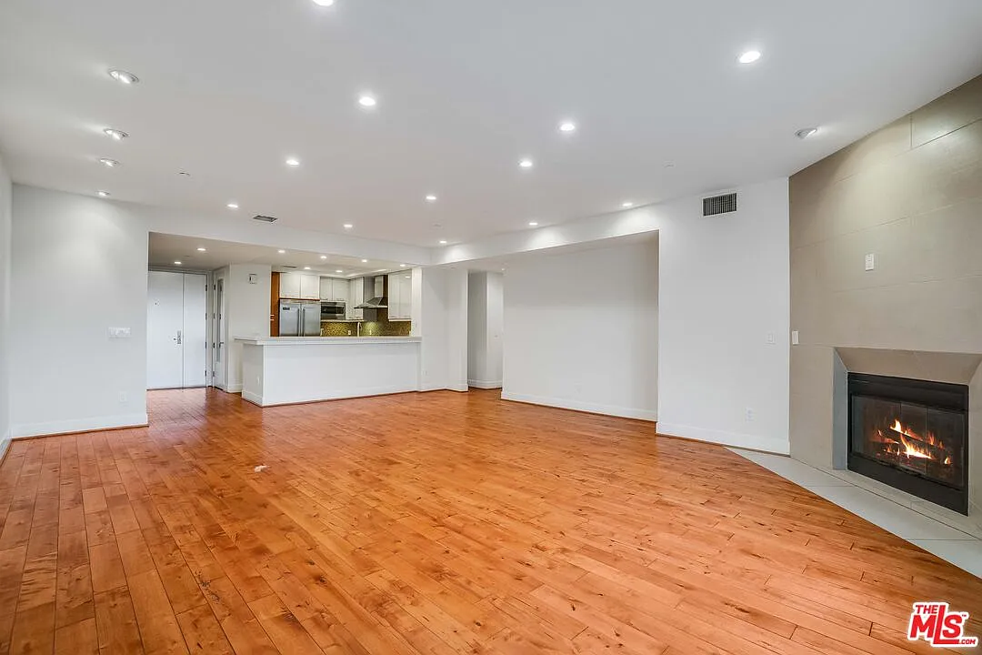 2 bed, 3.0 bath, 1521 sqft, $4,995 — Photo 2